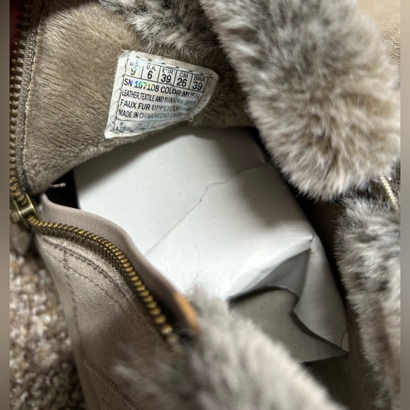 Skechers Relaxed Fit Booties - Picture 11 of 15